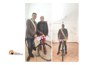 Torrevecchia Teatina, Seccia, primo Sindaco d’Italia porta lettere d'amore con la bicicletta.