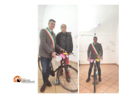 Torrevecchia Teatina, Seccia, primo Sindaco d’Italia porta lettere d'amore con la bicicletta.