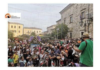 Atri. E' stata bella la sfilata di carri della festa dell'Uva.