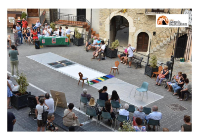 Tracce di colore su tela a Bomba, un successo l’happening di Anna Seccia