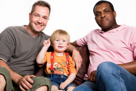 Figli coppie gay, "Salvini e Fontana la smettano di fare propaganda sulla pelle dei bambini"