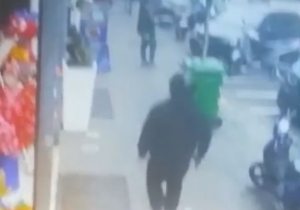 Napoli. Noemi, "una ferita di guerra" - video