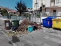 strada parco angolo via Marinelli, foto scattata oggi da Michele Cavaliere - da alcuni giorni altri cittadini hanno riferito l'accumulo di rifiuti.