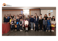 Successo di Simone Pavone e i 26 allievi del suo centro musicale in concerto.