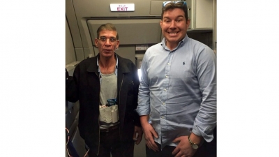 Ostaggio si fa selfie con dirottatore e manda foto a parenti e amici