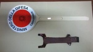 La forcheta, l'aggeggio con cui hanno tentato di manomettere il bancomat