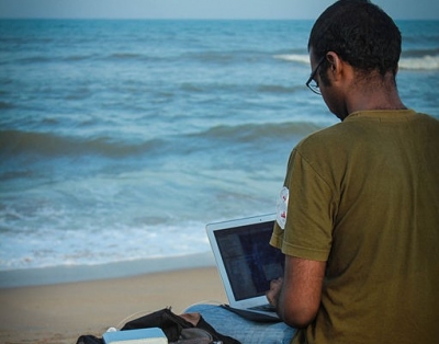 Internet non va in vacanza: tutti i modi per navigare lontani da casa