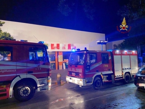 Montesilvano. Incendio al Conad di Piazza Montanelli