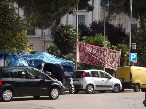 Prosegue intanto la propstesta egli ex interinali Attiva