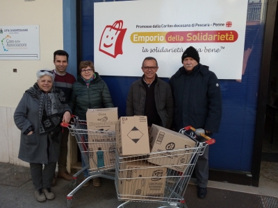 Montesilvano. Amare Montesilvano consegna prodotti all’emporio solidale