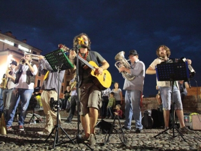 “Peppe Millanta &amp; Balkan Bistrò” al Ferrara Buskers Festival