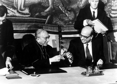 Craxi alla firma del rinnovo