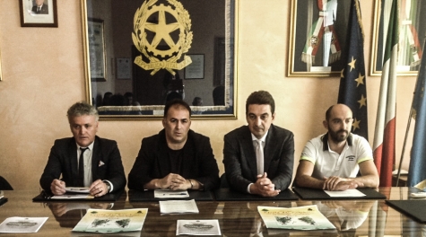 conferenza stampa odierna con Sindaco, assessori e Carladrea Falcone, presidente commissione commercio