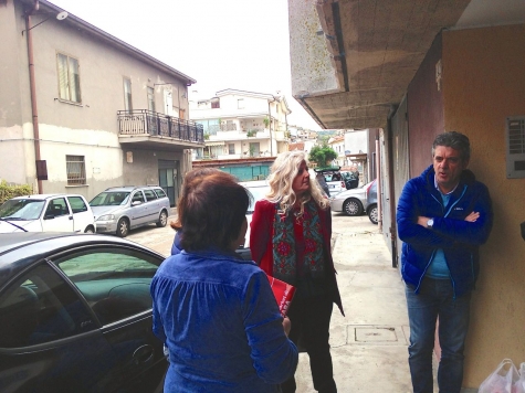 Pescara, sopralluoghi in via Tirino negli alloggi popolari. Nasce il centro servizi famiglie