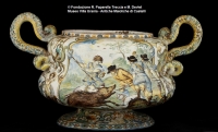 Paparella Treccia/ la maiolica del mese: Carlo Antonio Grue, Zuppiera con caccia al cinghiale