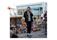 "Musica del cuore". Simone Pavone sul palco con 30 ragazzi diversamente abili.