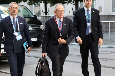 Padoan: "Non ho autorizzato ministri a occuparsi di Etruria"
