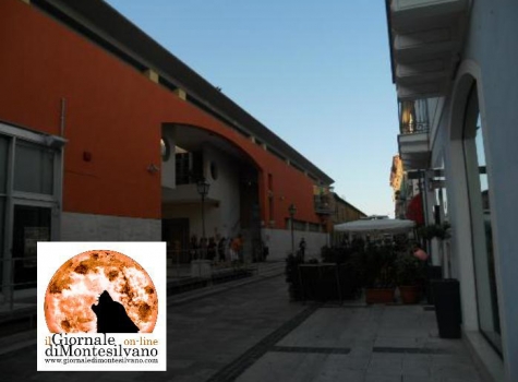 Pescara, il Carnevale 65100: musica, artisti di strada, clown e trampolieri