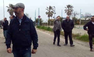 Marco Forconi durante il sopralluogo in via Ariosto a Montesilvano