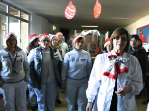 Babbi Natali in Oncoematologia pediatrica portano giocattoli ai bambini