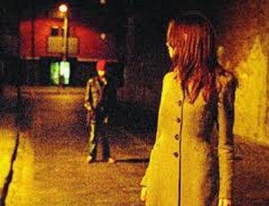 Stalking. Piantonava i loro negozi importunandole con proposte sessuali.