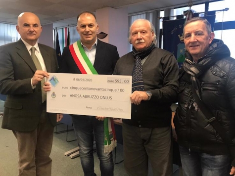 Montesilvano/beneficenza, consegnate 600 euro della tombola di AmareMontesilvano.