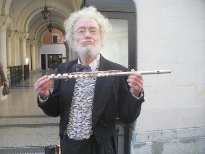 Klaus Peter Diehl con il nuovo flauto in corso Marrucino a Chieti