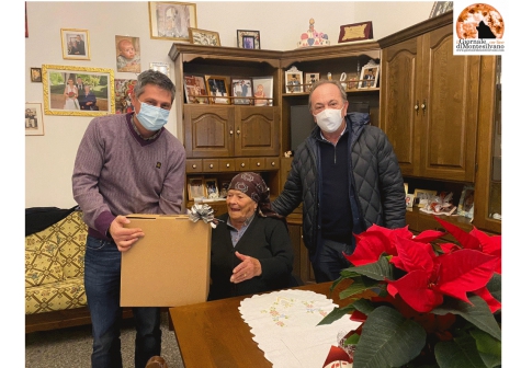 Natale '20. Manoppello pacchi dono ai 540 ultraottantenni della città