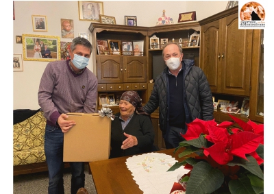 Natale '20. Manoppello pacchi dono ai 540 ultraottantenni della città