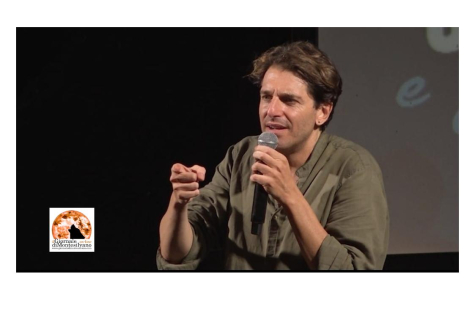 Atri/Notte dei Faugni. “Scomode verità e 3 storie vere”: Giampaolo Morelli in teatro con il suo monologo irriverente