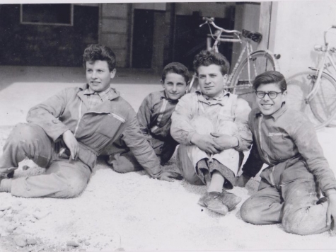 4 giovani dipendenti della carrozzeria Trave