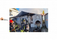 Moscufo/incendio in un'autorimessa, 2 vigili sventano il peggio allontanando bombole e auto.