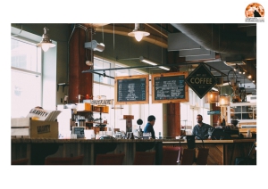 Scatta il coprifuoco alle 23 da domani. Calendario riaperture.