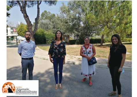 M5s questa mattina davanti al Dog village