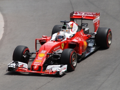 Gran Premio di Francia. Disastro al via, poi podio per Kimi