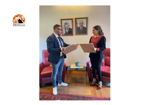 Aielli, sindaco ricevuto da Mona Abuamara, prossima ambasciatrice della Palestina.
