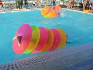 Ciambelle in piscina