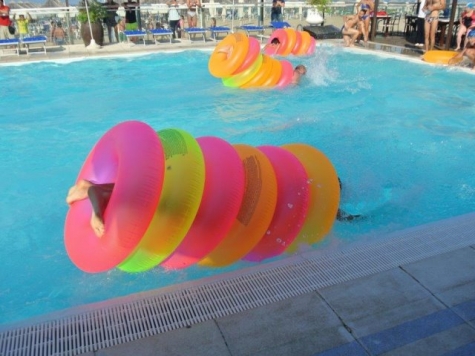 Ciambelle in piscina