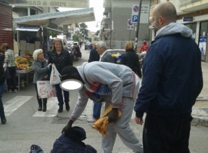 La scorsa settimana l'invito di Forconi al venditore a spostarsi.