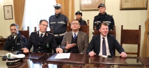 Pescara Sequestrata merce avariata e sanzioni per vendite irregolari