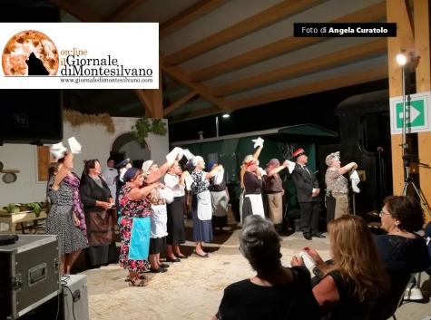 Autentica commozione al termine della commedia