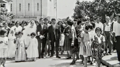 Africo Nuovo,1964. Il matrimonio. Oltre ad avere cucito il proprio abito, la sposa ha confezionato anche i vestiti delle ragazze che hanno partecipato alla festa.