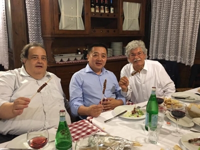 Ambasciatore Mongolia Di Matteo e Razzi con arrosticini