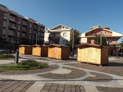 casette di legno in piazza Diaz