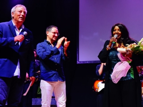 Edizione passata, nella foto gloria gaynor riceveil premio