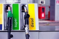 Carburanti, ribassi a pioggia. Consumatori: "Ridurre accise"