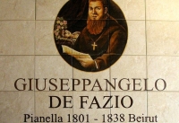 la targa in ceramica che cerca un muro