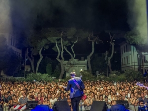 Silvi, Tiromancino unisce tanta gente sotto lo stesso cielo