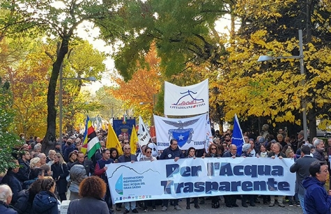 Teramo/laboratori Gran Sasso, il popolo dell'acqua chiede in piazza più sicurezza