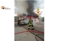 Tocco Casauria, incendio di un pulman nel parcheggio TUA